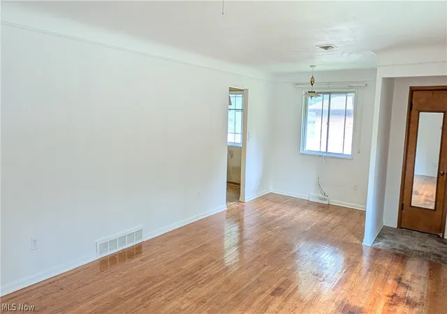 3rd image of 27540 Hollywood Dr, Westlake, OH 44145 | MLS# 5229600