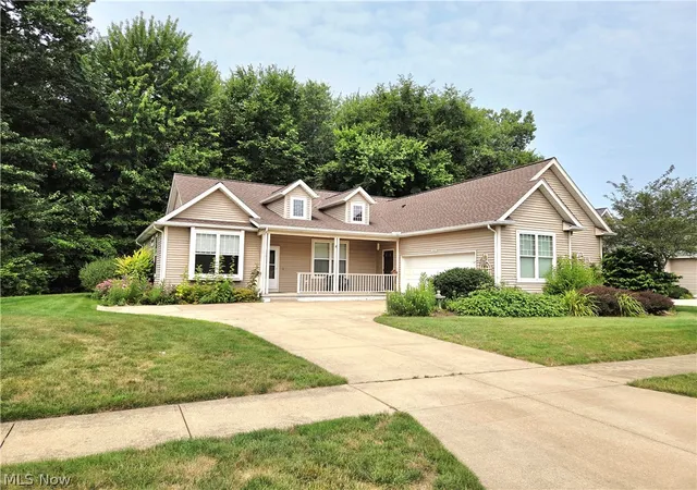 Photo 3 of Single family home for sale at 1901 Pembrooke Ln, Avon, OH 44011 | MLS# 5221908 | Listing updated on 2026-08-13