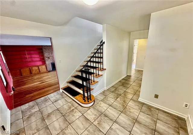 3rd image of 1160 Lisa Ann Dr, Akron, OH 44313 | MLS# 5226910