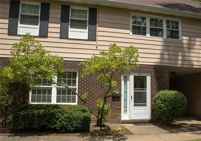Listing Photo 2 - Condo for sale in building located at 8240 Deepwood Blvd, Mentor, OH 44060 - Unit #7-11