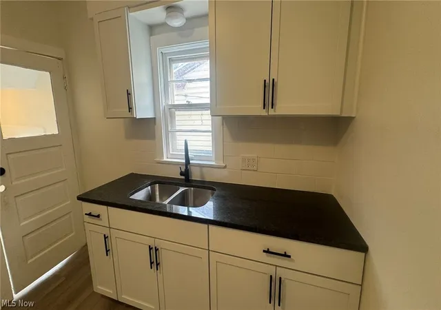 Listing Photo 5 - Condo for sale in building located at 3449 W 54th St, Cleveland, OH 44102