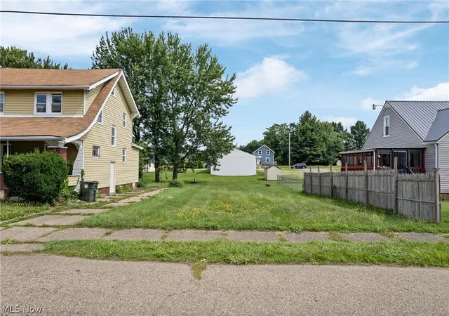 3rd image of 2203 5Th St Ne, Canton, OH 44704 | MLS# 5231058