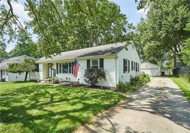2nd image of 230 Valley View Dr, Wadsworth, OH 44281 | MLS# 5229795