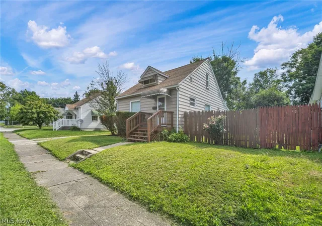 3rd image of 1247 Dietz Ave, Akron, OH 44301 | MLS# 5231380