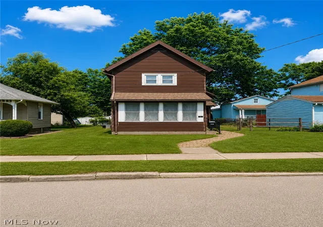 Photo 2 of Single family home for sale at 712 Green Ave Sw, Massillon, OH 44647 | MLS# 5217108 | Listing updated on 2026-09-17