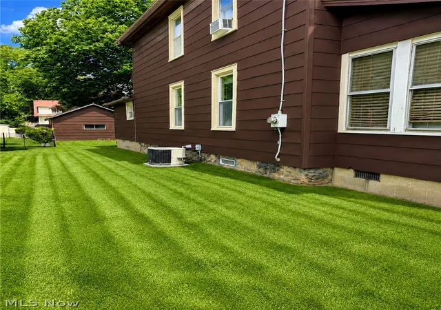 Photo 3 of Single family home for sale at 712 Green Ave Sw, Massillon, OH 44647 | MLS# 5217108 | Listing updated on 2026-09-17