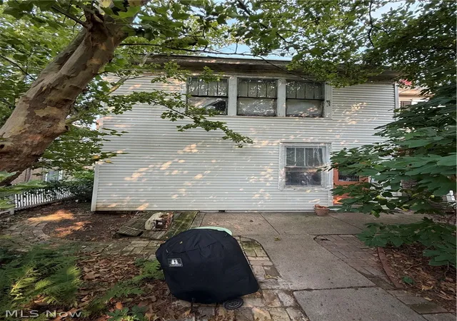 Photo 3 of Single family home for sale at 330 Vine St, East Liverpool, OH 43920 | MLS# 5231248 | Listing updated on 2026-07-31