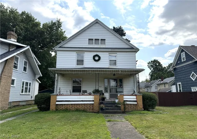 Photo 1 of Single family home for sale at 812 Clarendon Ave Nw, Canton, OH 44708 | MLS# 5231439 | Listing updated on 2026-08-18