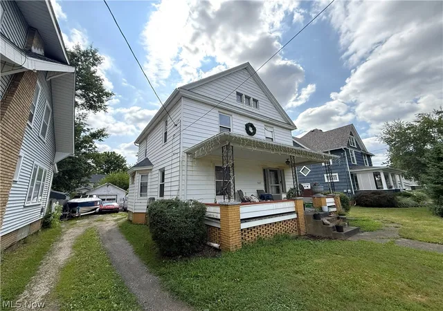 Photo 2 of Single family home for sale at 812 Clarendon Ave Nw, Canton, OH 44708 | MLS# 5231439 | Listing updated on 2026-08-18