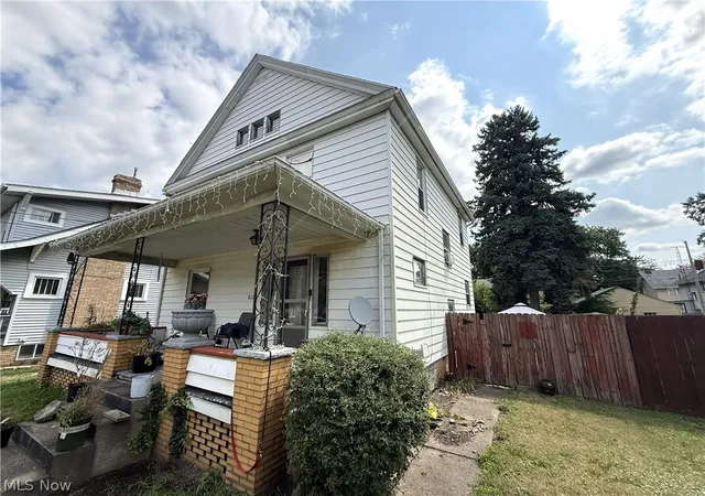 Photo 3 of Single family home for sale at 812 Clarendon Ave Nw, Canton, OH 44708 | MLS# 5231439 | Listing updated on 2026-08-18
