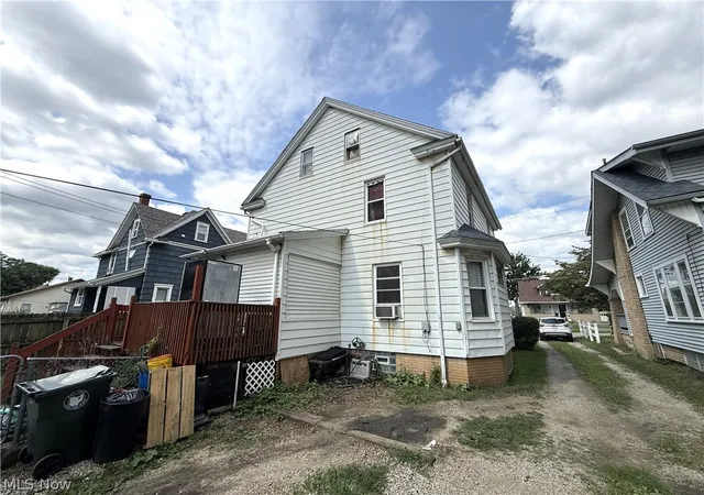 Photo 3 of Single family home for sale at 812 Clarendon Ave NW, Canton, OH 44708 | MLS# 5231439 | Listing updated on 2026-08-18