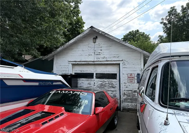 Photo 4 of Single family home for sale at 812 Clarendon Ave NW, Canton, OH 44708 | MLS# 5231439 | Listing updated on 2026-08-18
