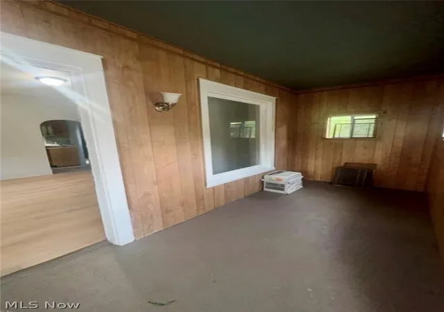 2nd image of 556 W Myrtle Ave, Youngstown, OH 44511 | MLS# 5231350