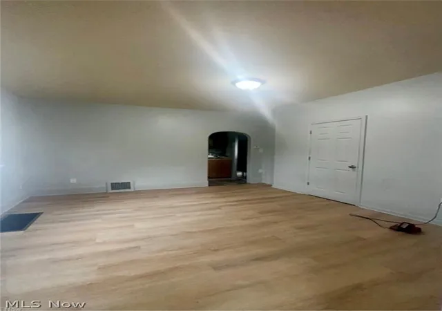 3rd image of 556 W Myrtle Ave, Youngstown, OH 44511 | MLS# 5231350