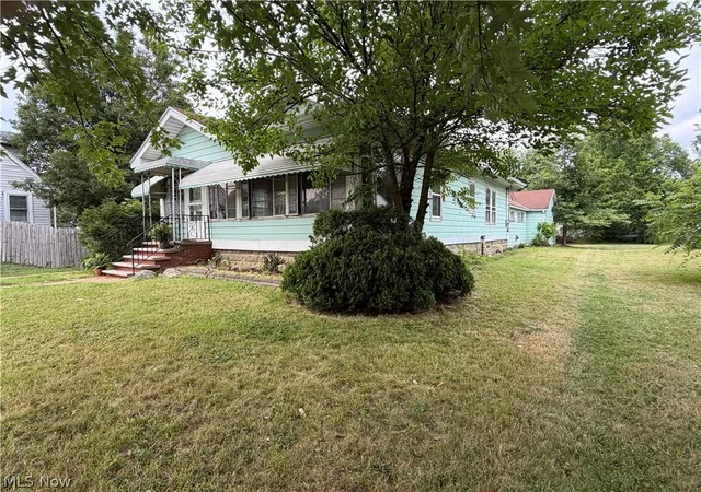 3rd image of 2048 Grafton Rd, Elyria, OH 44035 | MLS# 5231488