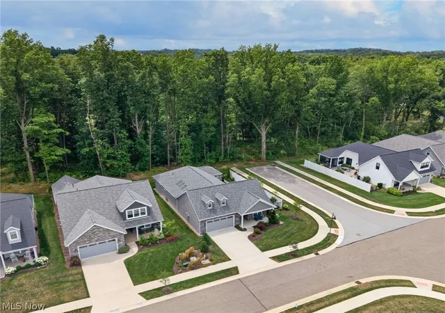 4th image of 2060 Hawthorn Ct, Green, OH 44720 | MLS# 5231052