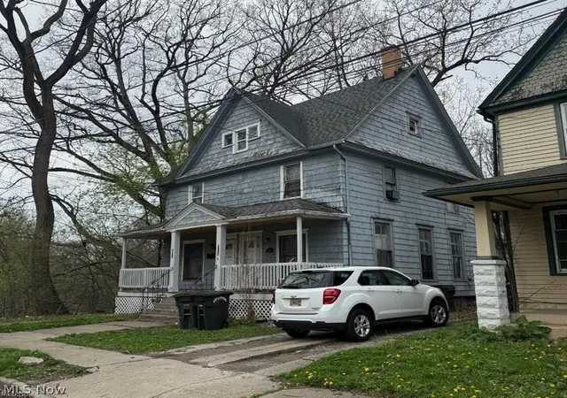 Photo 3 of Multi family home for sale at 121 Neufer Ct, Elyria, OH 44035 | MLS# 5231117 | Listing updated on 2026-09-30