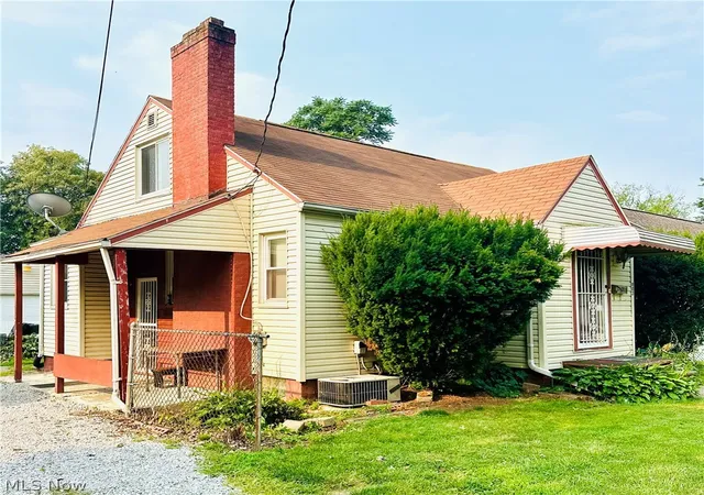 Photo 2 of Single family home for sale at 802 Sherlock Pl Ne, Canton, OH 44714 | MLS# 5231389 | Listing updated on 2026-09-15