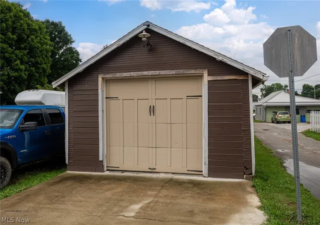 2nd image of 1203 Cemetery Dr, Coshocton, OH 43812 | MLS# 5230590