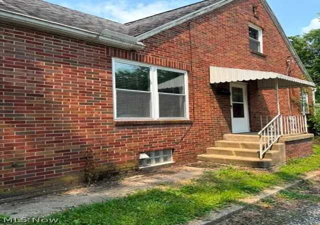 Photo 2 of Single family home for sale at 14 11th Street SW, Massillon, OH 44647 | MLS# 5207444 | Listing updated on 2026-10-07
