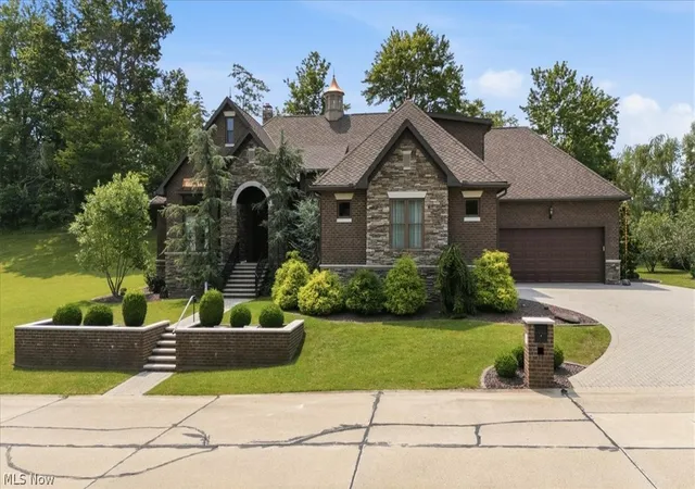 Photo 1 of Single family home for sale at 35 Skyview Dr, Parkersburg, WV 26101 | MLS# 5231148 | Listing updated on 2026-08-18