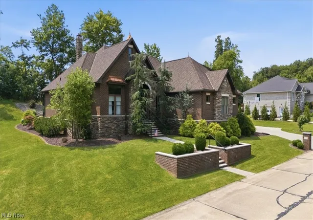Photo 2 of Single family home for sale at 35 Skyview Dr, Parkersburg, WV 26101 | MLS# 5231148 | Listing updated on 2026-08-18