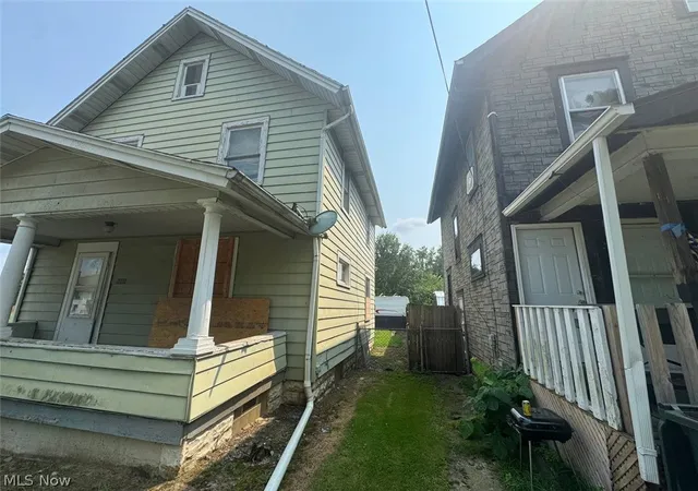 2nd image of 1958 4th St Ne, Canton, OH 44704 | MLS# 5231604