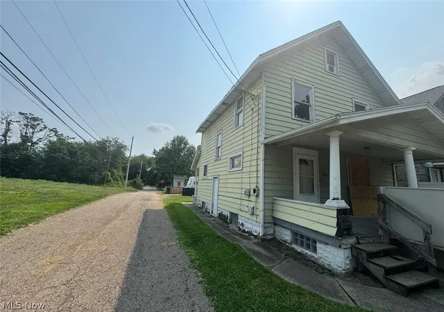 4th image of 1958 4Th St Ne, Canton, OH 44704 | MLS# 5231604