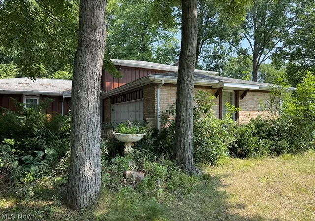 Photo 4 of Sale Pending at 2410 Wagon Trl St NE, Massillon, OH 44646 | MLS# 5231673 | Listing updated on 2026-08-25