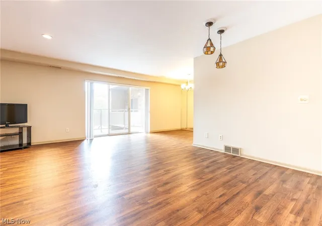 5th image of 2112 Acacia Park Dr #224, Lyndhurst, OH 44124 | MLS# 5231662