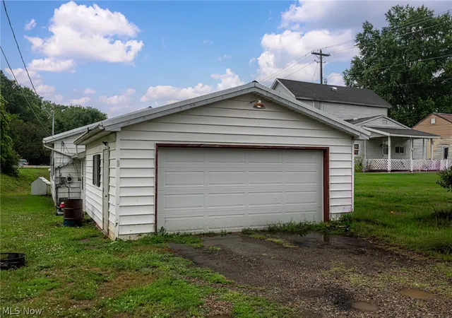 2nd image of 1109 Cemetery Dr, Coshocton, OH 43812 | MLS# 5228938