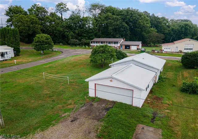 3rd image of 1109 Cemetery Dr, Coshocton, OH 43812 | MLS# 5228938