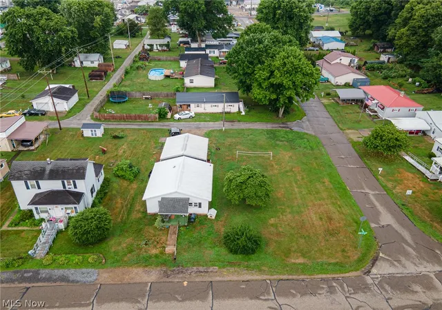 4th image of 1109 Cemetery Dr, Coshocton, OH 43812 | MLS# 5228938