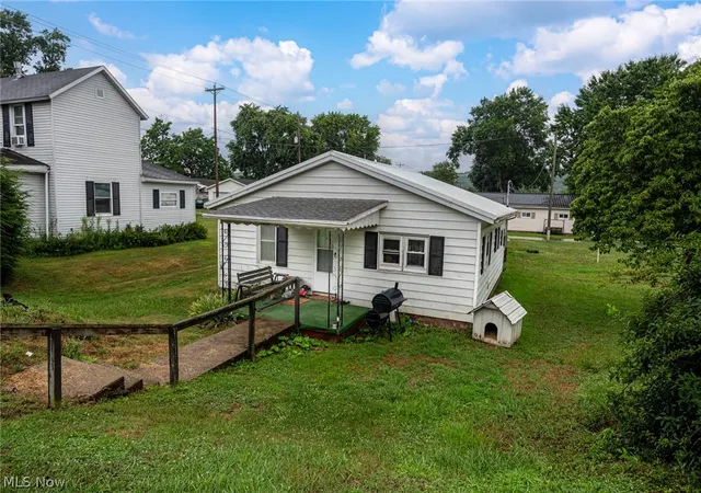 5th image of 1109 Cemetery Dr, Coshocton, OH 43812 | MLS# 5228938