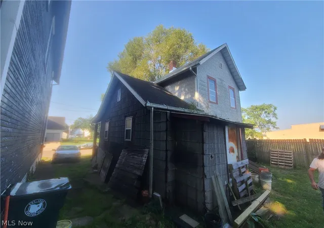 Photo 3 of Single family home for sale at 1023 4th Street Sw, Canton, OH 44707 | MLS# 5231740 | Listing updated on 2026-09-16