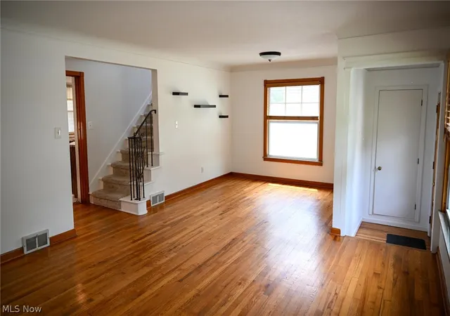 3rd image of 1313 Richmond Rd, Lyndhurst, OH 44124 | MLS# 5231745