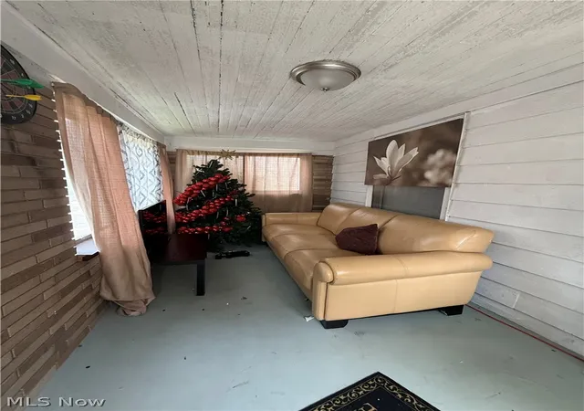 Photo 3 of Single family home for sale at 813 Beardsley St, Akron, OH 44311 | MLS# 5231750 | Listing updated on 2026-08-22