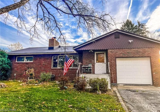 Photo 1 of Sale Pending at 996 Sharon Hogue Rd, Masury, OH 44438 | MLS# 5231614 | Listing updated on 2026-08-26