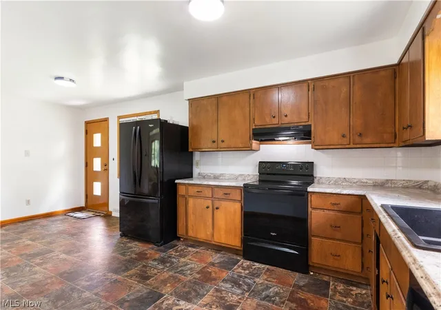 3rd image of 996 Sharon Hogue Rd, Masury, OH 44438 | MLS# 5231614