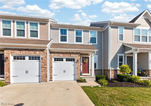 Photo 2 of Sale Pending at 1195 Meadow Run, Akron, OH 44321 | MLS# 5231629 | Listing updated on 2026-08-26