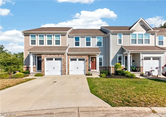 Listing Photo 4 - Condo for sale in building located at 1195 Mdw Run, Akron, OH 44321
