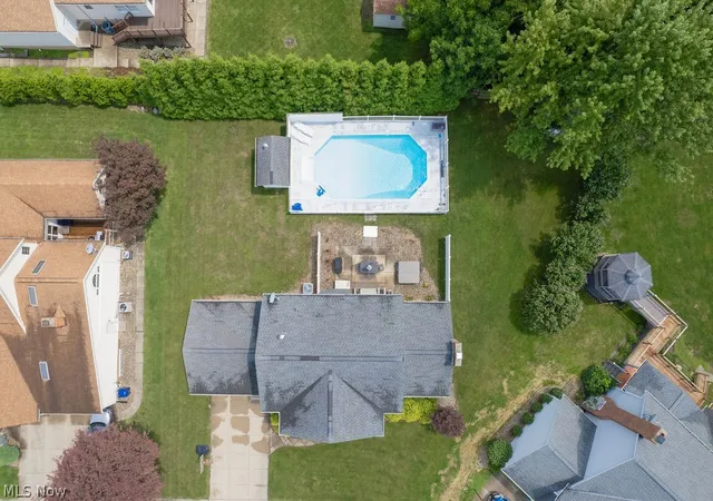 Photo 4 of Sale Pending at 445 Blossom Cir, Tallmadge, OH 44278 | MLS# 5231524 | Listing updated on 2026-10-05