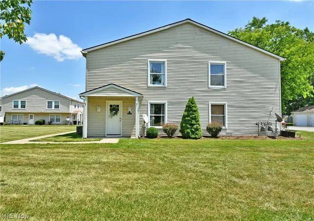 2nd image of 2832 Ivy Hill Cir #D, Cortland, OH 44410 | MLS# 5224977