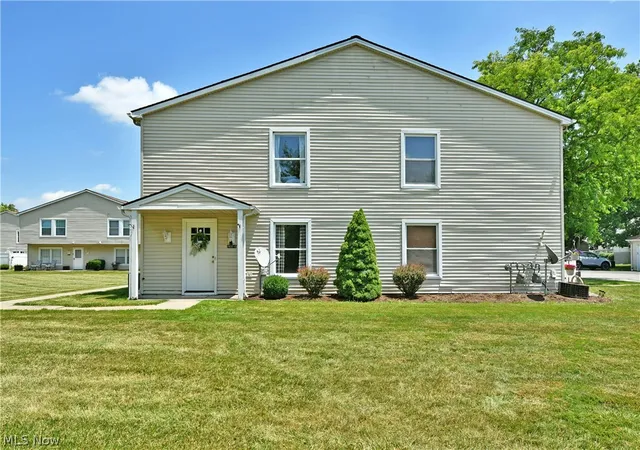 3rd image of 2832 Ivy Hill Cir #D, Cortland, OH 44410 | MLS# 5224977