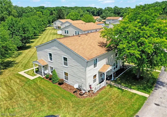 4th image of 2832 Ivy Hill Cir #D, Cortland, OH 44410 | MLS# 5224977
