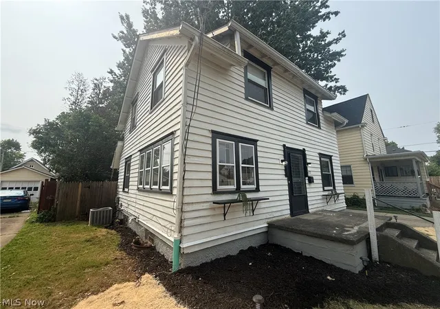 3rd image of 1422 Elder Ave, Akron, OH 44301 | MLS# 5231882