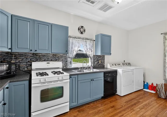 Photo 3 of Sale Pending at 276 E College St, West Farmington, OH 44491 | MLS# 5231172 | Listing updated on 2026-08-17