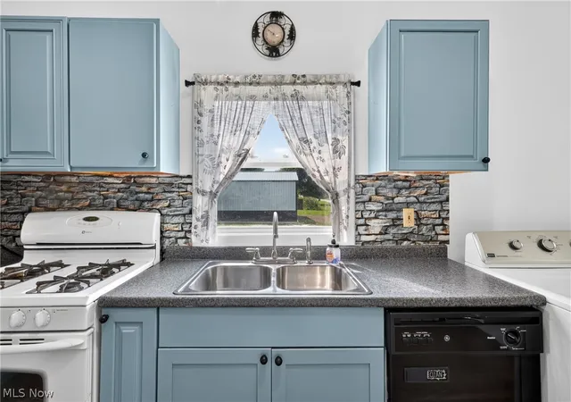 Photo 3 of Sale Pending at 276 E College St, West Farmington, OH 44491 | MLS# 5231172 | Listing updated on 2026-08-17
