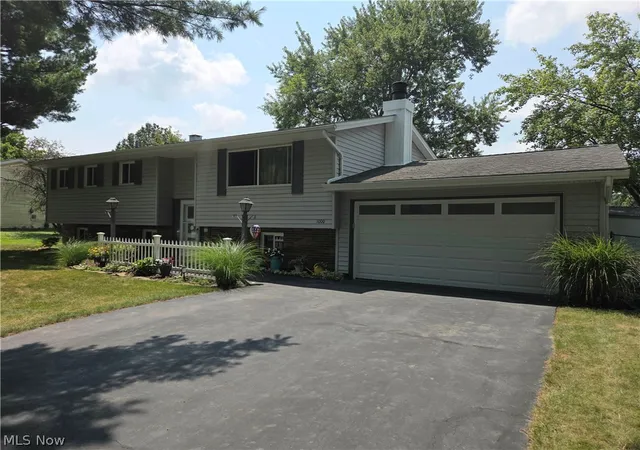 Photo 3 of Sale Pending at 1000 Navajo Trl, Macedonia, OH 44056 | MLS# 5231923 | Listing updated on 2026-08-10