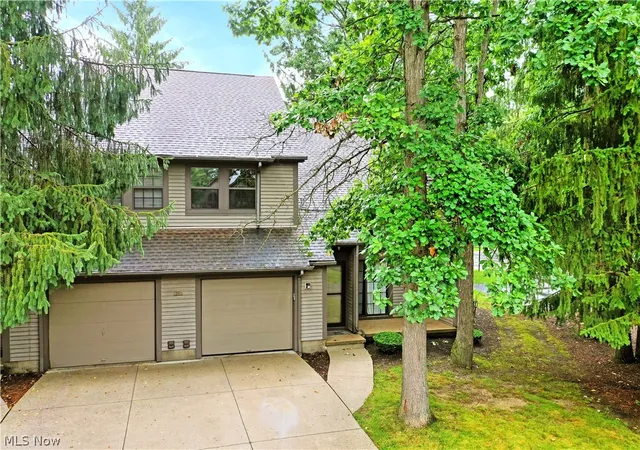 3rd image of 1283 Red Tail Hawk Ct, Youngstown, OH 44512